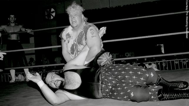 la trágica y triste vida de Axl Rotten Axl Rotten y Hack Meyers, rivales en el ring, amigos debajo de él. Foto Pro Wrestling Illustraded