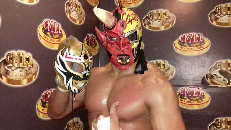 CMLL Mephisto a la caza de Máscara Dorada Superluchas