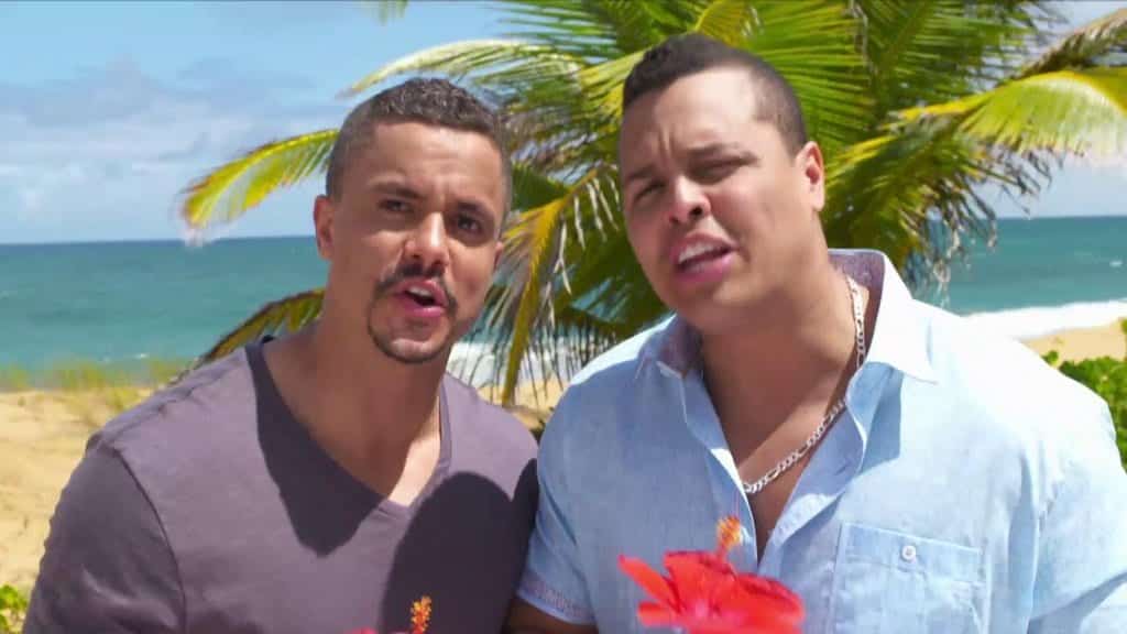 Saludos desde Puerto Rico al Universo WWE 2 Saludos desde Puerto Rico de parte de Primo y Épico (WWE Monday Night Raw - 04/04/2016) / YouTube.com/WWE