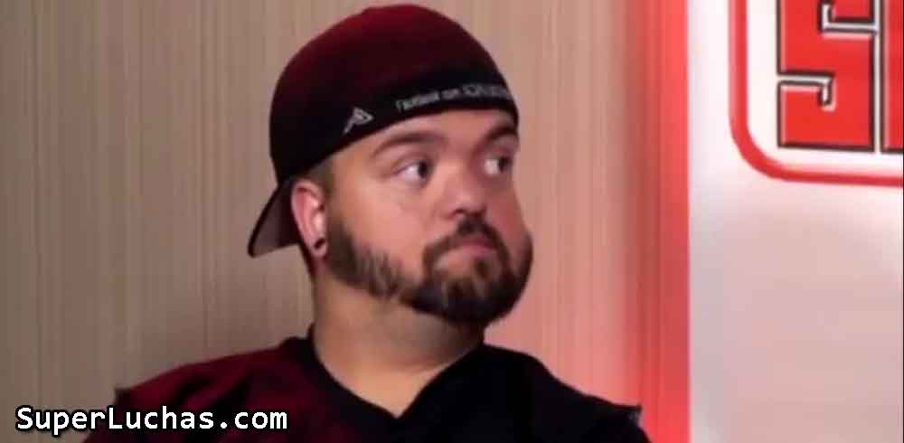 Hornswoggle explicando por qué CM Punk dejó de hablarle (KC YouShoot - junio 2016) / Twitter.com/KayfabeComment