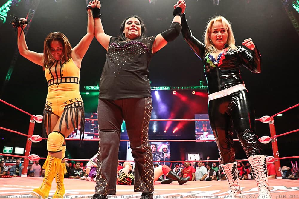 Fabi, Mary y Lady Apache en el Mundial de Lucha Libre