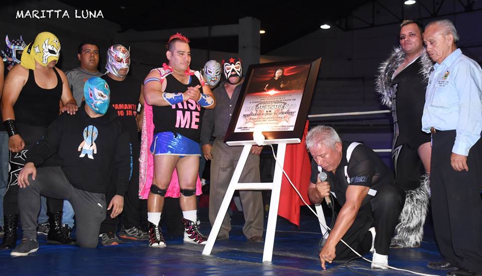 Los Trauma vencen a los Tótem; Homenaje a Reyes Landa “El Tirantes” en la Arena Xalapa 5 Merecido homenaje a El Tirantes.