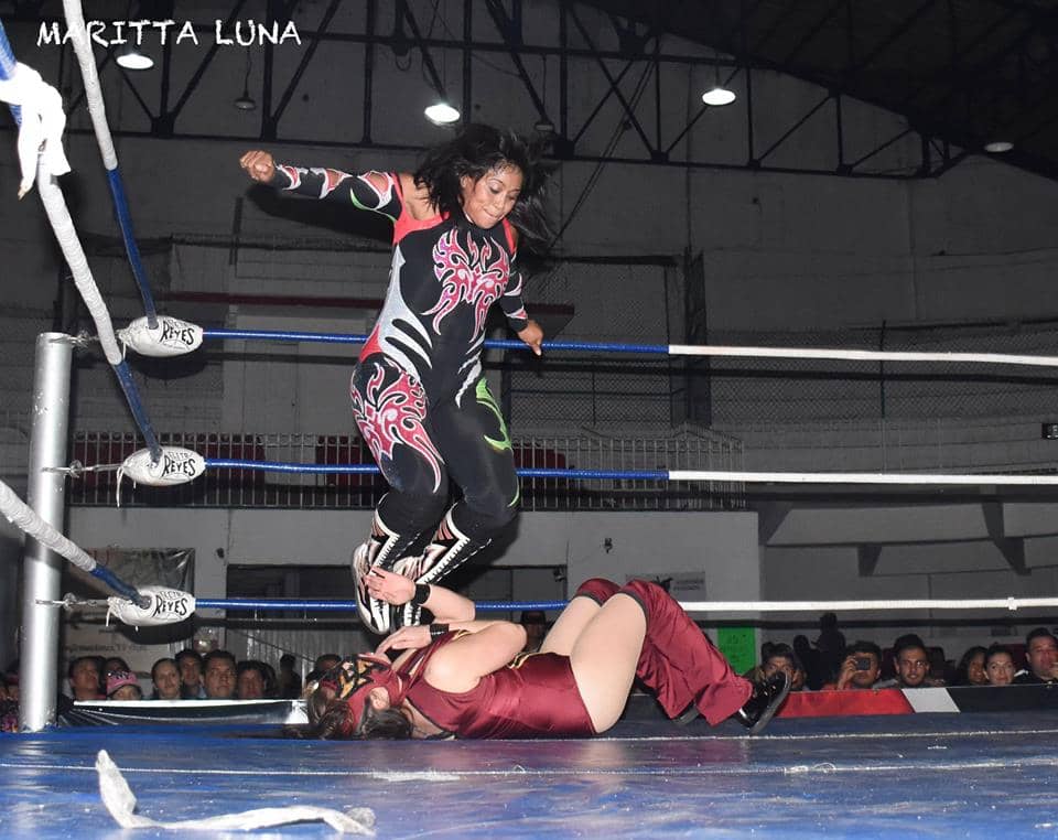 Los Trauma vencen a los Tótem; Homenaje a Reyes Landa “El Tirantes” en la Arena Xalapa 6 Marcela sorteando una difícil prueba ante Keira.