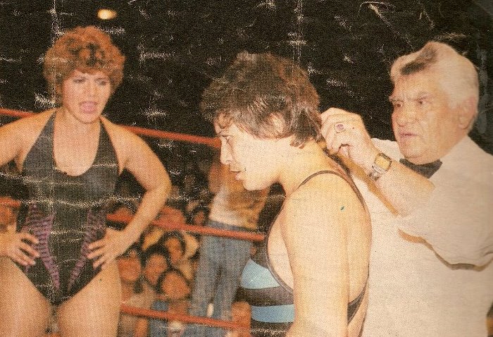 Las gladiadoras celebran 31 años de volver a luchar en la CDMX 2 Rossy Moreno e Irma Aguilar, rivalidad que llegó a sus máximas consecuencias.