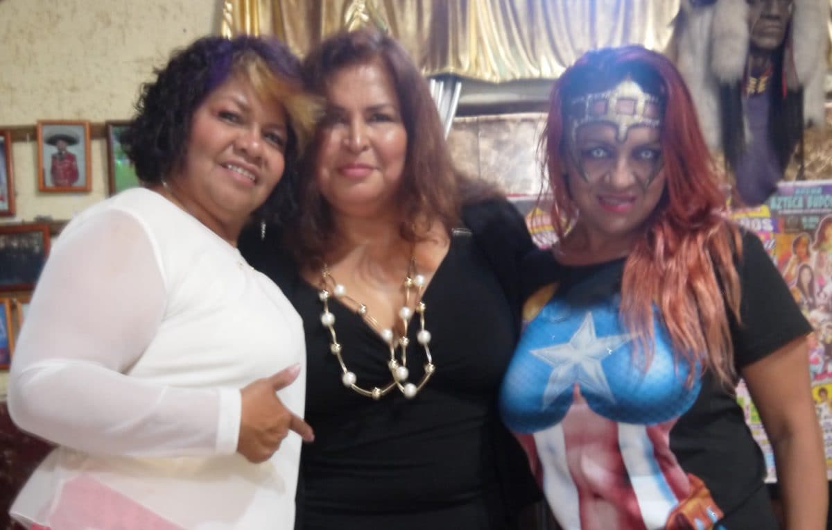 Tres bellas al frente del proyecto: Tania, la Guerrillera; Lola "Dinamita" González y Esther "Tormenta" Moreno, al frente de la idea, o mejor dicho, el sueño.