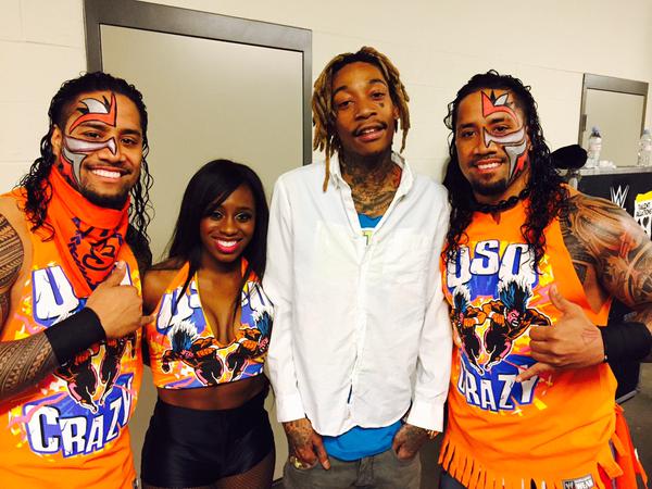 The Usos fuera de acción por lesión en el tobillo - Naomi ciuda de su esposo Jimmy 3 Jimmy Uso, Naomi, Wiz Khalifa y Jey Uso