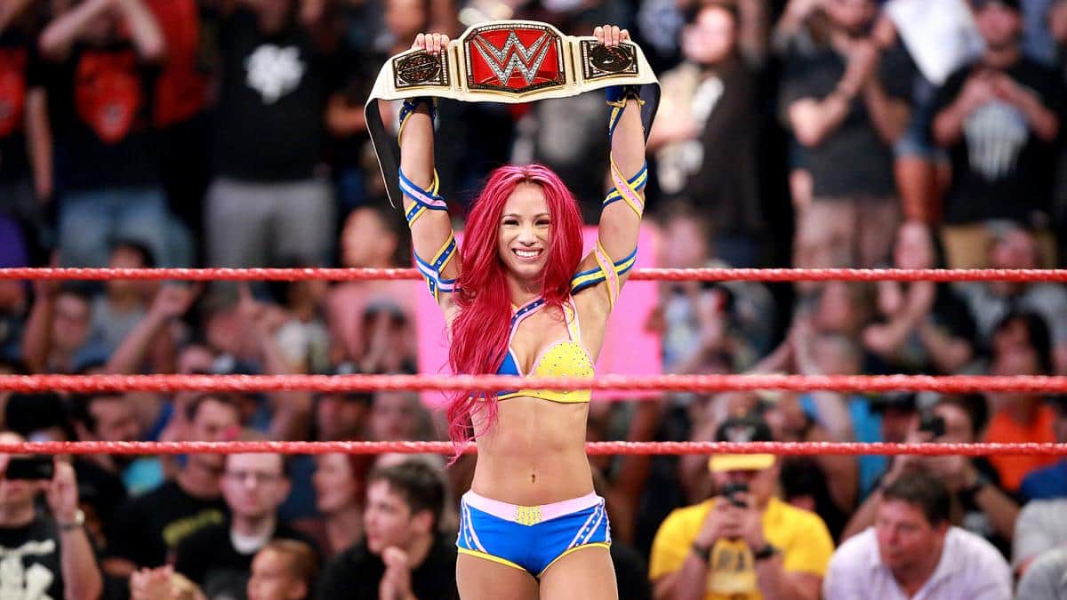 Sasha Banks vence a Charlotte y se corona como WWE Raw Women's Champion (15/07/2016 - WWE Monday Night Raw) - WWE©