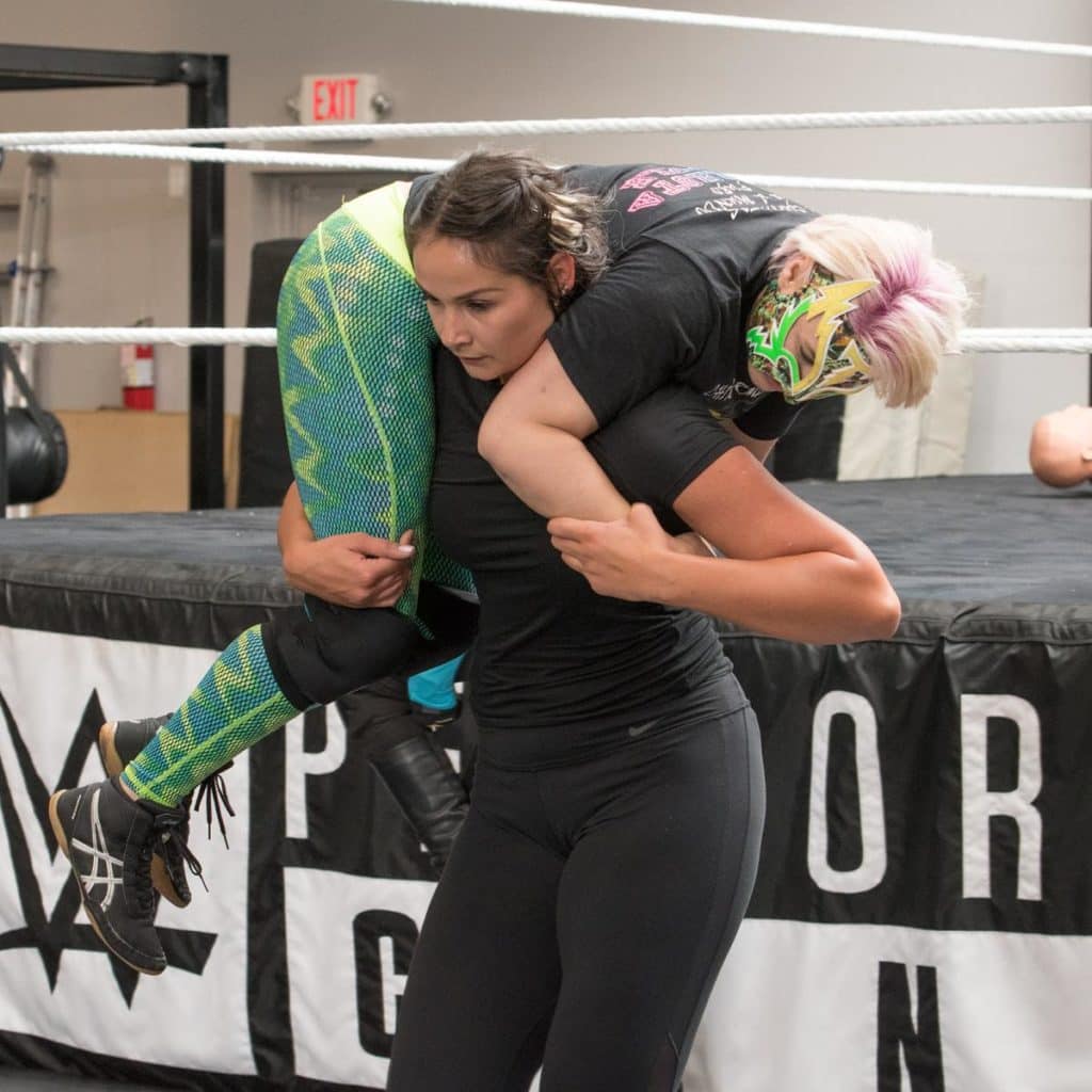 Primeras imágenes de Io Shirai y Chica Tormenta en el Performance Center 10