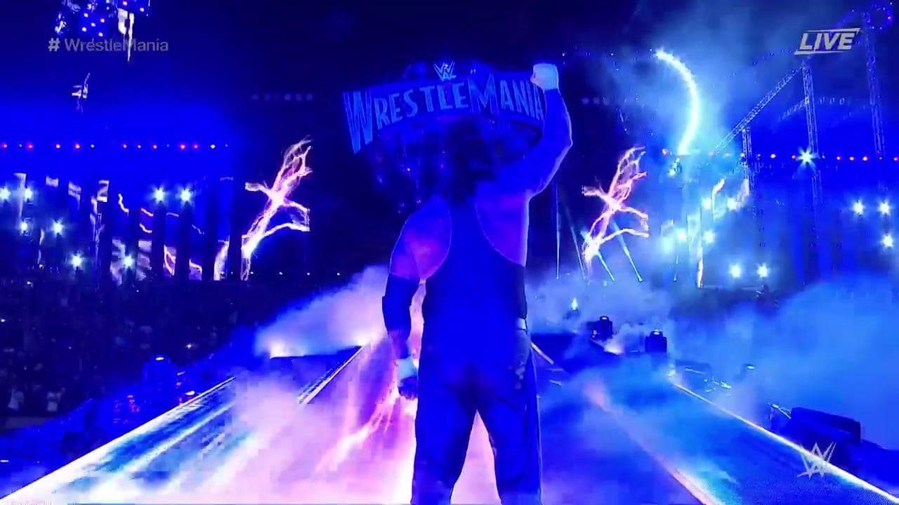 Roman Reigns derrota y RETIRA a The Undertaker en WWE WrestleMania 33 (02/04/2017) / Twitter.com/WWE
