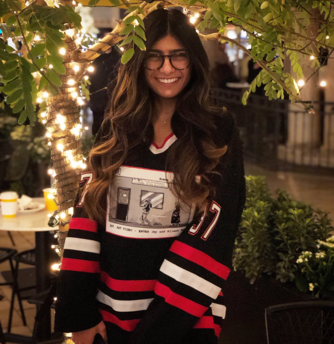 Mia Khalifa come Booty-O's... Big E reacciona ante ello 2 Mia Khalifa come Booty-O's