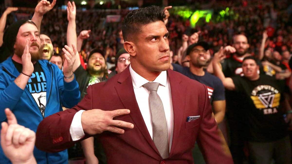 EC3, sentado en un columpio, insinúa que quiere un impulso 2 EC3 llega a WWE NXT en WWE NXT TakeOver: Philadelphia (27/01/2018) / WWE©