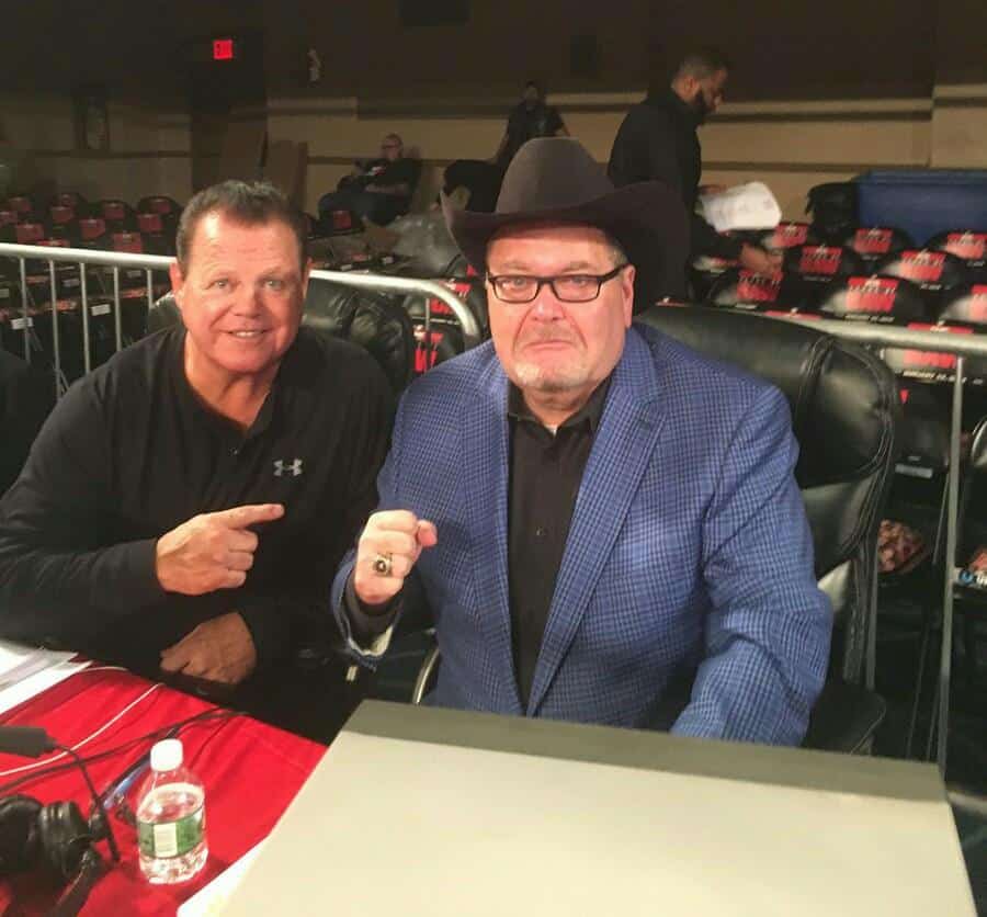 Jerry "The King" Lawler y Jim Ross desde el Manhattan Center para el Aniversario 25 de WWE Monday Night Raw (22/01/2018) / Facebook.com/Four3Four