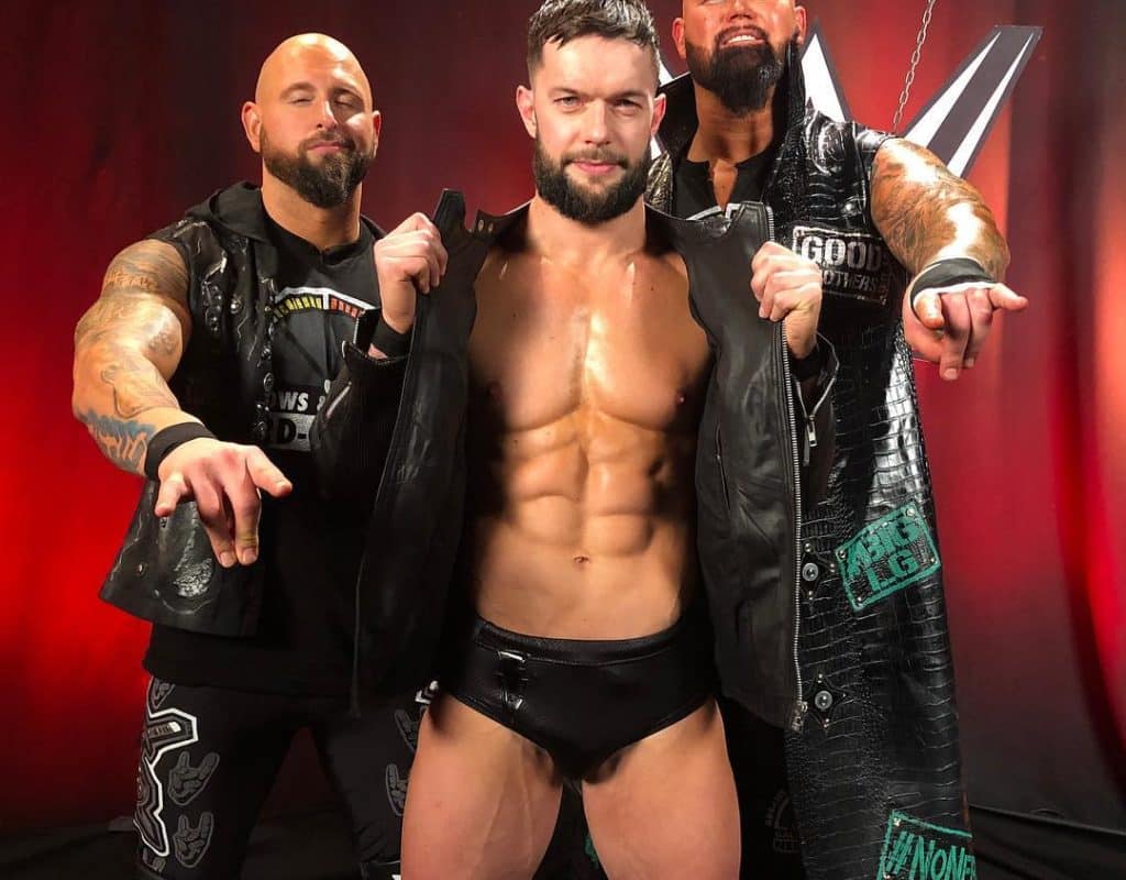 nuevo atuendo de Karl Anderson