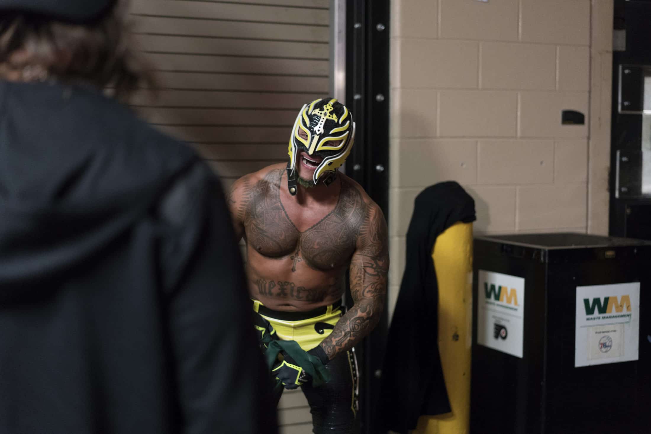 ¡Fenomenal! Así reaccionó Rey Mysterio al ver a AJ Styles | Superluchas