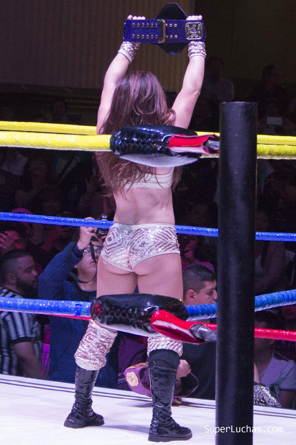 Vainilla Vargas en "Solo por una noche" — Colombia Pro Wrestling hace historia en su evento de debut Colombia Pro Wrestling hace historia en su evento de debut 6