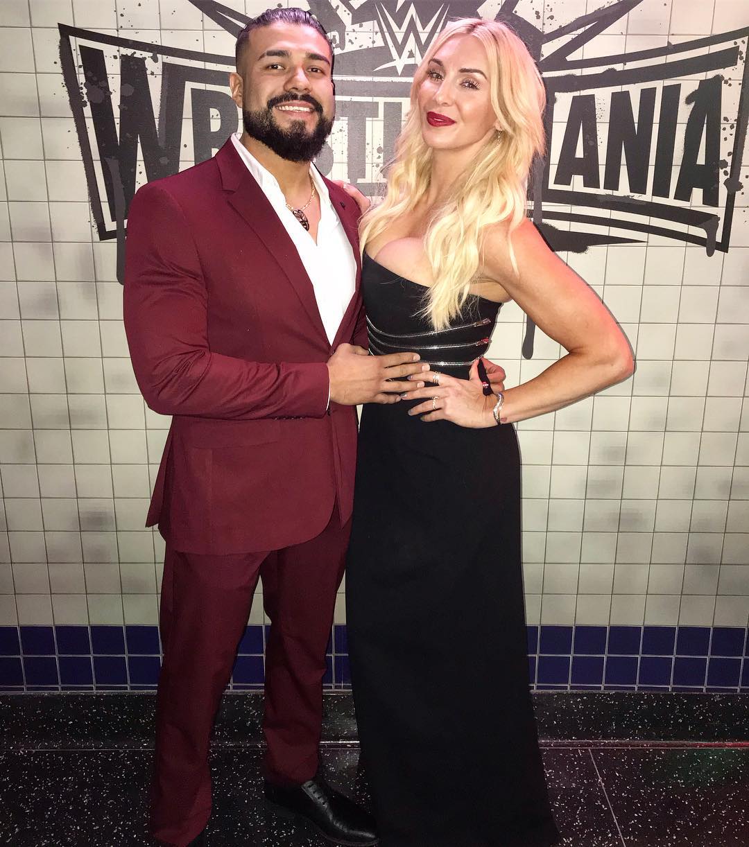 Andrade desata especulaciones al registrar su antiguo nombre luchístico de La Sombra 2 Andrade y Charlotte Flair en New York, New York (05/04/2019) / Instagram.com/CharlotteWWE