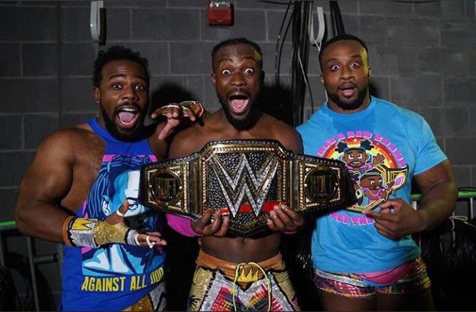 Kofi Kingston tras coronarse Campeón WWE en WrestleMania 35, junto a Xavier Woods y Big E - WWE