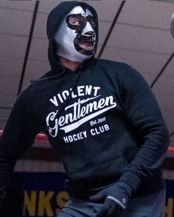 FOX quiere a CM Punk en el Royal Rumble 2020 y así reacciona el analista 3 Con anonimato: CM Punk regresa a la lucha libre enmascarado en la empresa indie MKE Wrestling de Silas Young (19/04/2019) / Fightful.com CM Punk en el Royal Rumble 2020