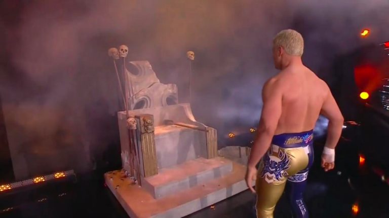 Los Vicepresidentes de AEW lanzan dardos contra WWE en Starrcast 2 Cody destruye el "trono de Triple H" en Double or Nothing.