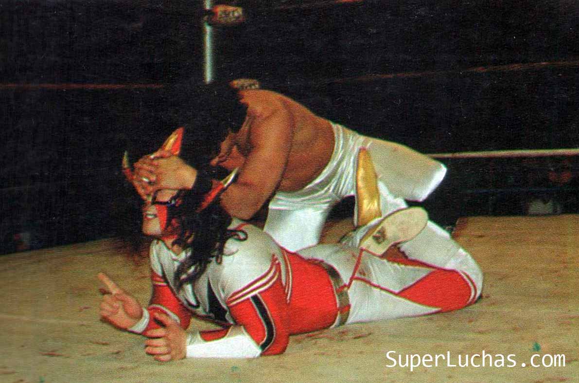1991, Toreo: La segunda gira de Jushin "Thunder" Liger en México 6 Jushin "Thunder Liger vs. Negro Casas