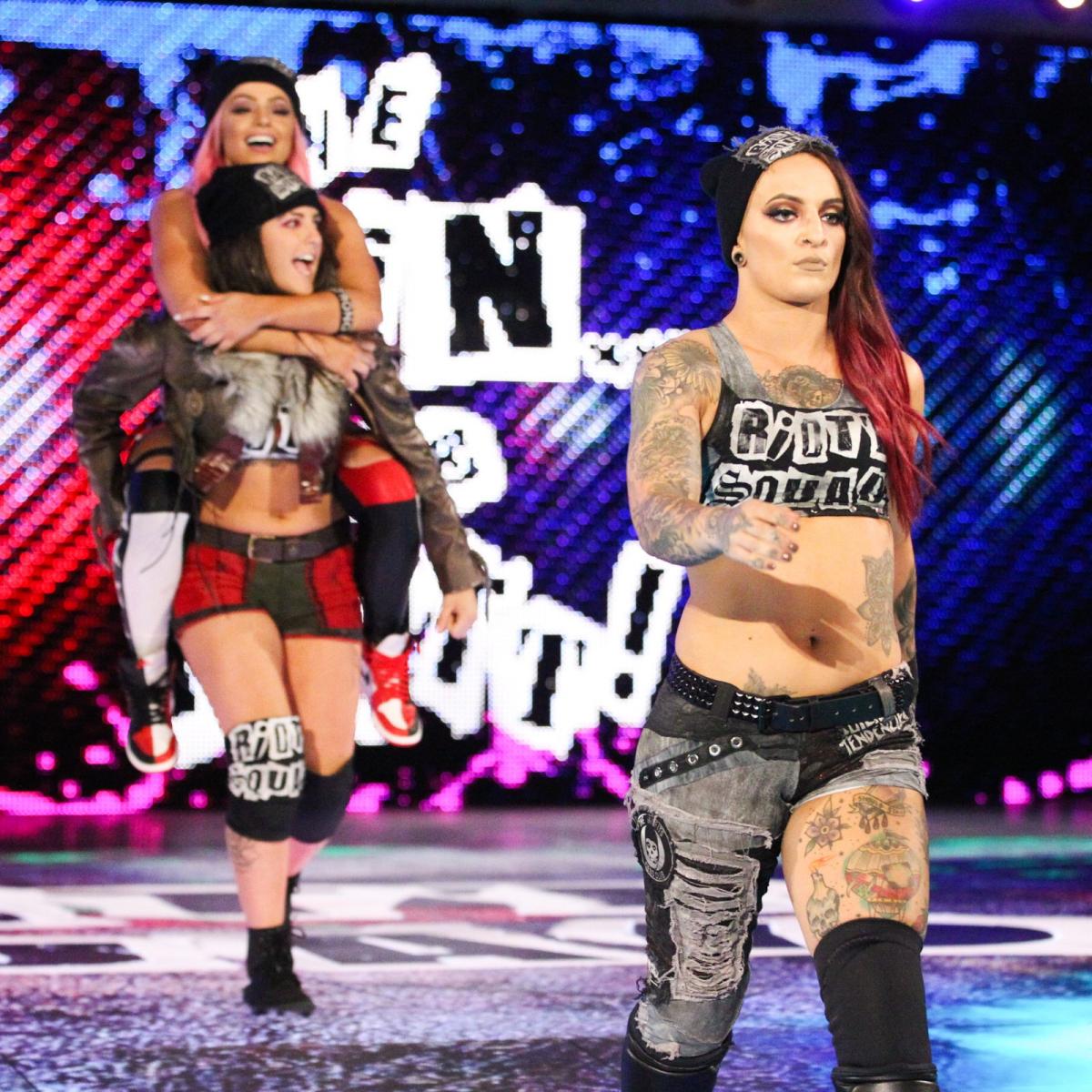 El Riott Squad de WWE se reúne por primera vez en 4 meses 3 El Riott Squad de WWE se reúne por primera vez en 4 meses 1