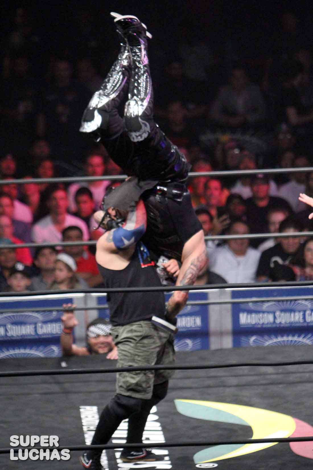 Ecos de AAA Invading New York: Galería gráfica 9 Lucha Brothers vs. LAX