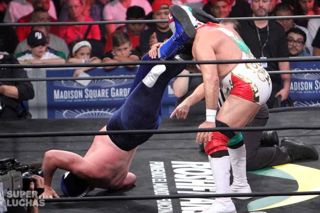 Ecos de AAA Invading New York: Galería gráfica 18 Blue Demon Jr. vs. Dr. Wagner Jr.