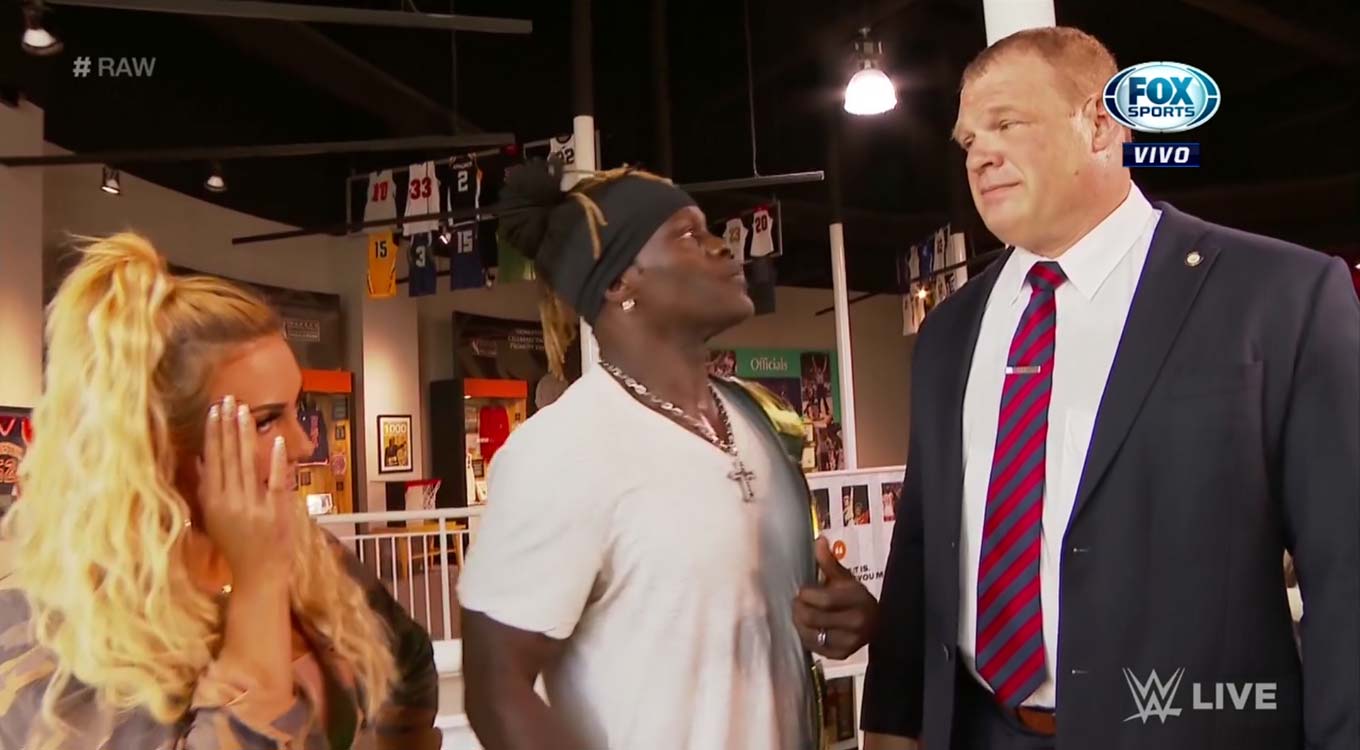 Kane: "Vince McMahon quiere que las personas tengan éxito" 1 el apoyo de Vince McMahon a Kane
