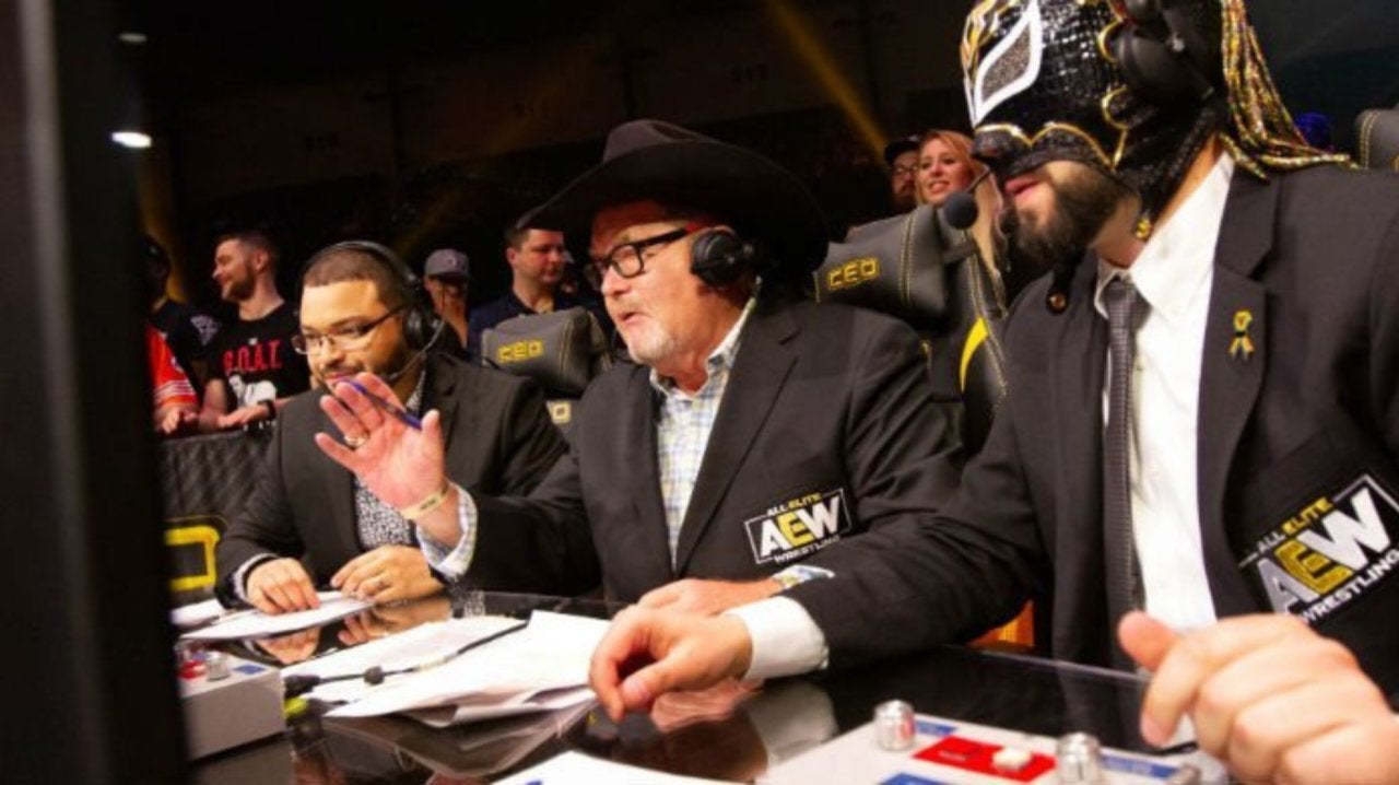 Jim Ross en una retransmisión de AEW - AEW