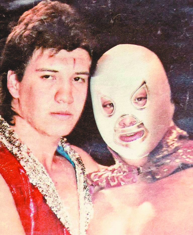 Así recordamos a Eddie Guerrero Así recordamos a Eddie Guerrero: La nueva Pareja Atómica: Eddy Guerrero e Hijo del Santo (18 de septiembre de 1987)