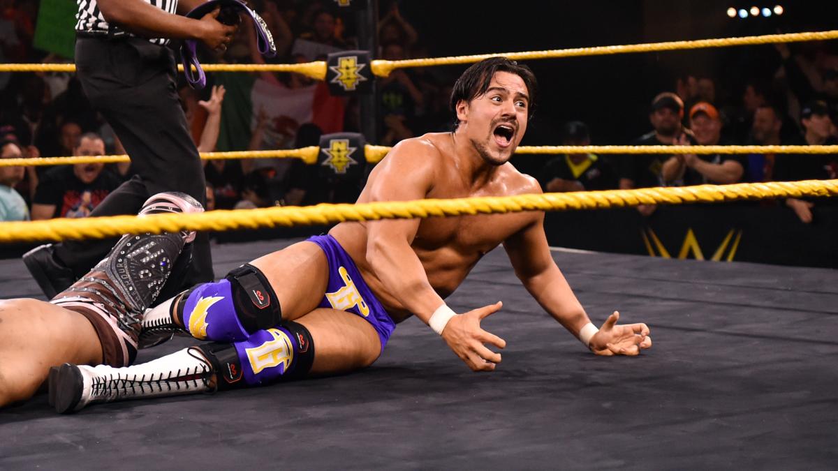 El Universo WWE reacciona a la coronación de Ángel Garza 2 Lio Rush vs. Angel Garza
