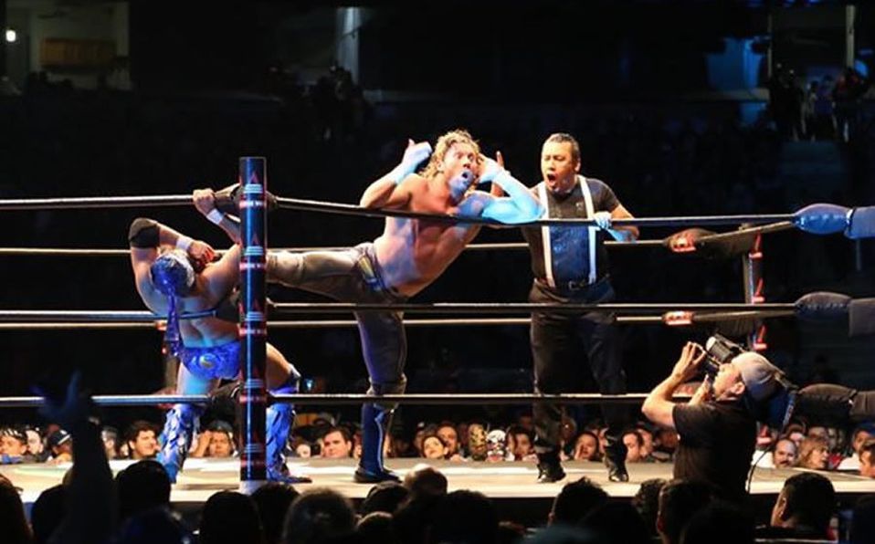 AAA consideraría invitar a Jon Moxley en un evento futuro 2 Kenny Omega, The Young Bucks y Jon Moxley en AAA