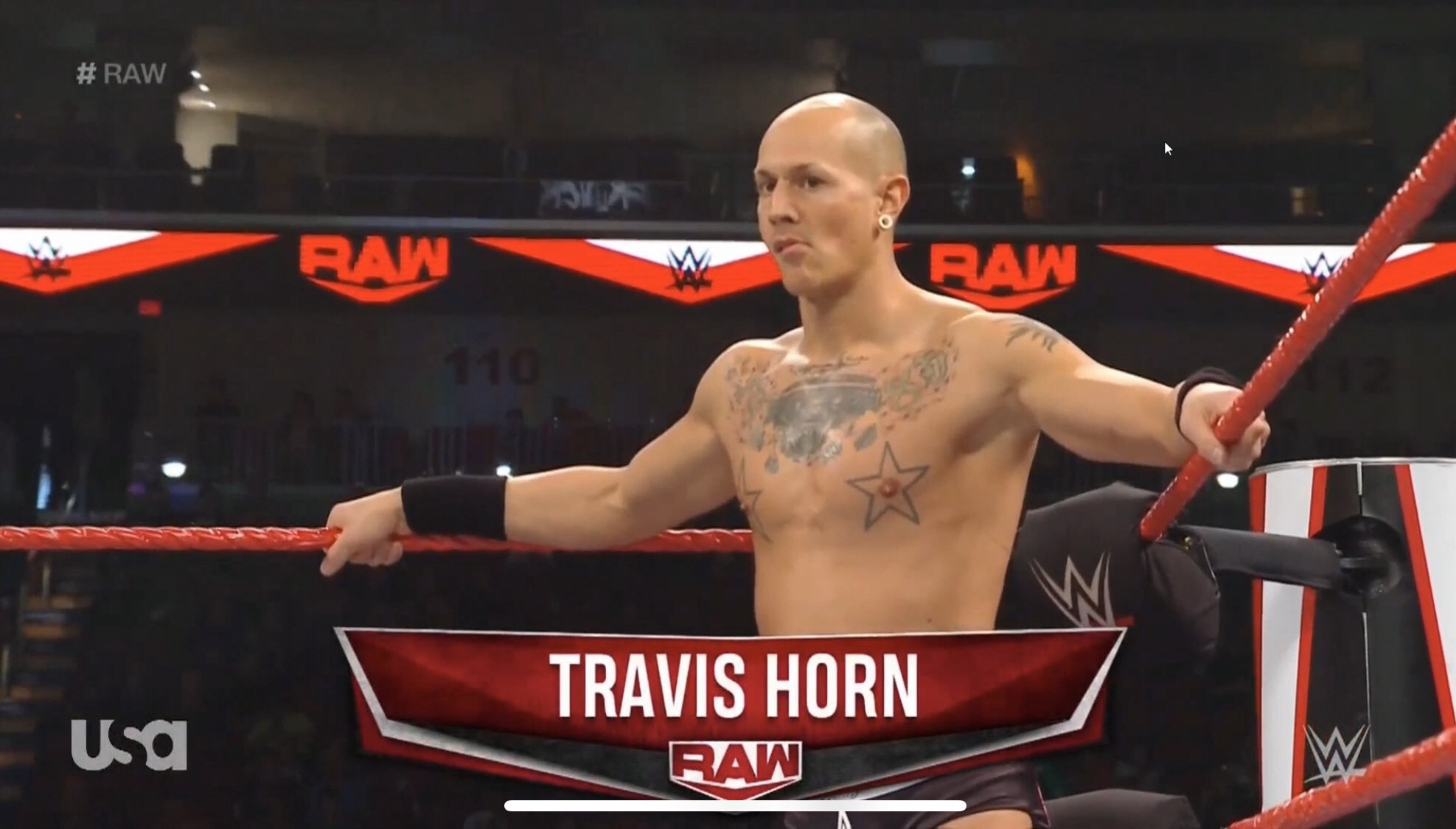 Los luchadores masacrados en Raw se graduaron en academia de Seth Rollins 4 Luchadores locales en Raw
