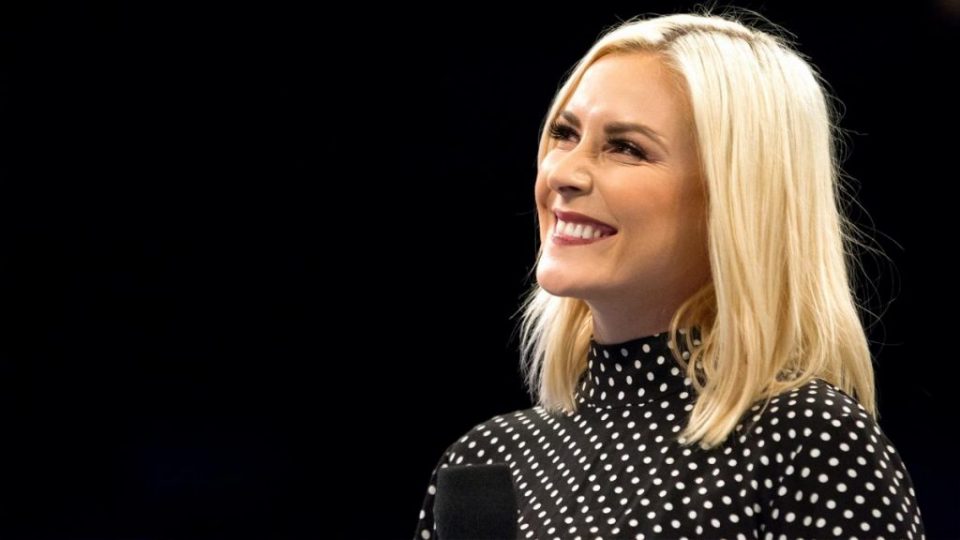 El anuncio de Renee Young