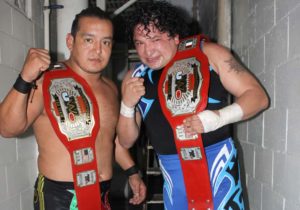 Los Mexitosos (Súper Crazy y Ricky Marvin), Campeones en Pareja UWE (Aniversario 46 Arena Adolfo López Mateos - 19/5/13) / Photo by: Rostro Oculto