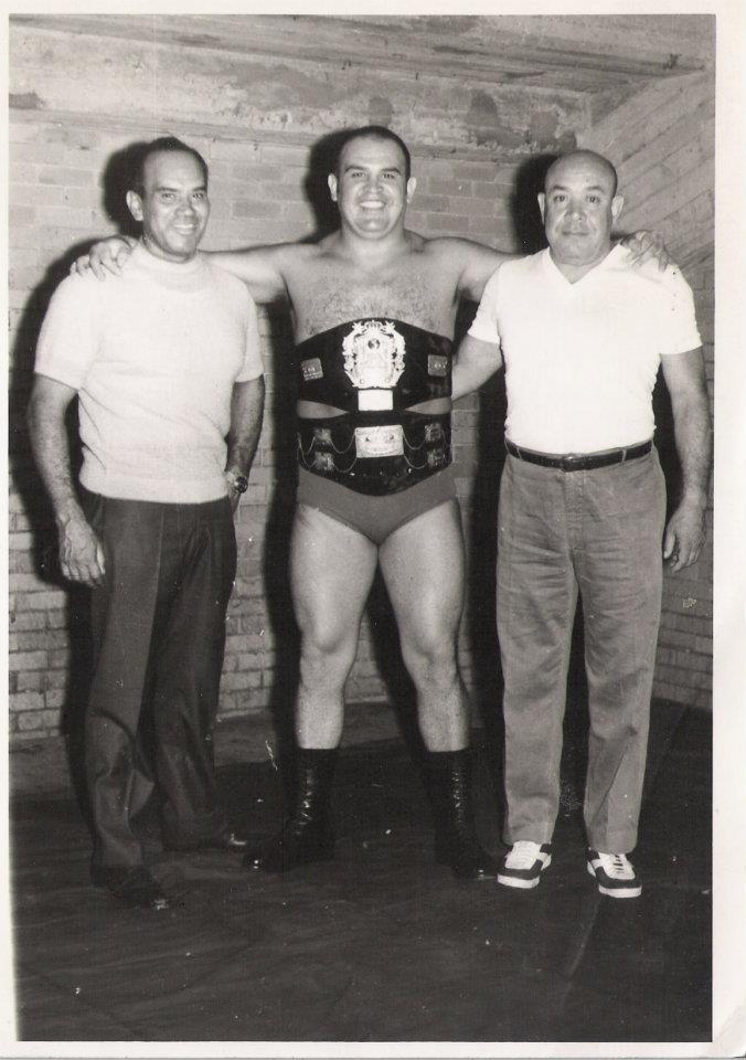 Alfonso Dantés como doble monarca nacional y mundial Semicompleto Alfonso Dantés como doble monarca nacional y mundial Semicompleto