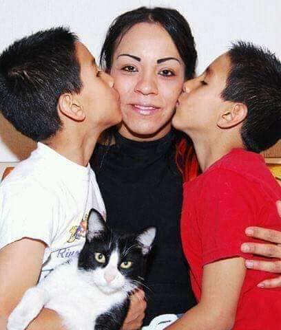 Los hijos de Octagón y Sahori, con su madre Los hijos de Octagón y Sahori, con su madre