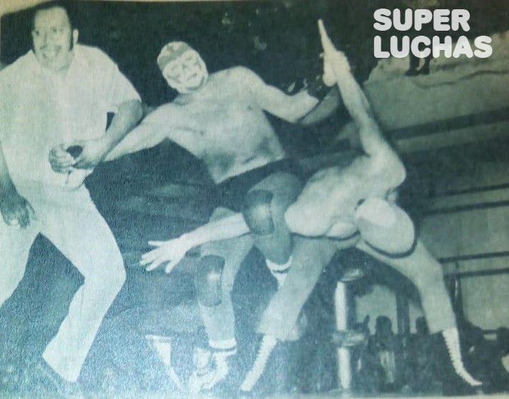 Huracán Ramírez vs. Blue Angelo, Arena Bravo 24/07/1974 Huracán Ramírez vs. Blue Angelo, Arena Bravo 24/07/1974