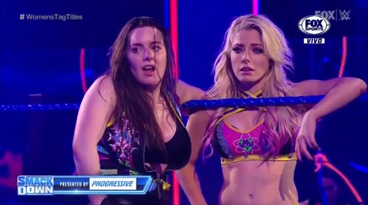 Nikki Cross compró pizzas