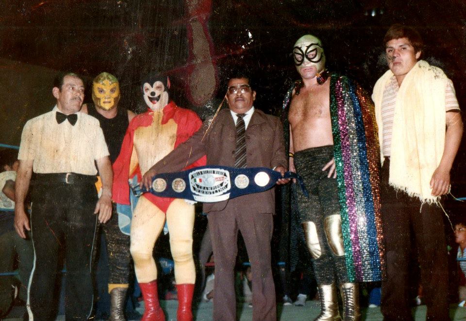 Réquiem por El Mercenario, gloria del Pavillón Azteca 1 20 de enero de 1985, El Mercenario expuso el Campeonato Mundial de Peso Welter AWWA ante Súper Ratón, éste resultó nuevo monarca.