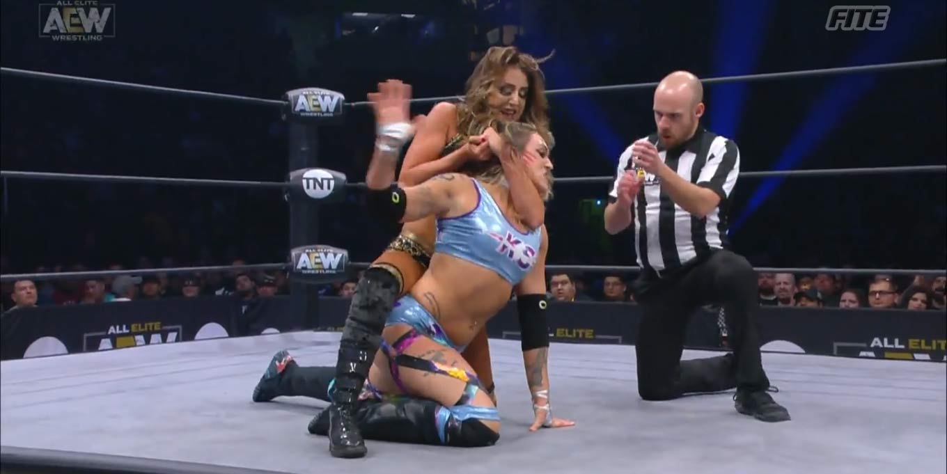 Kenny Omega defiende a la división femenil de AEW 1 La división femenil de AEW.