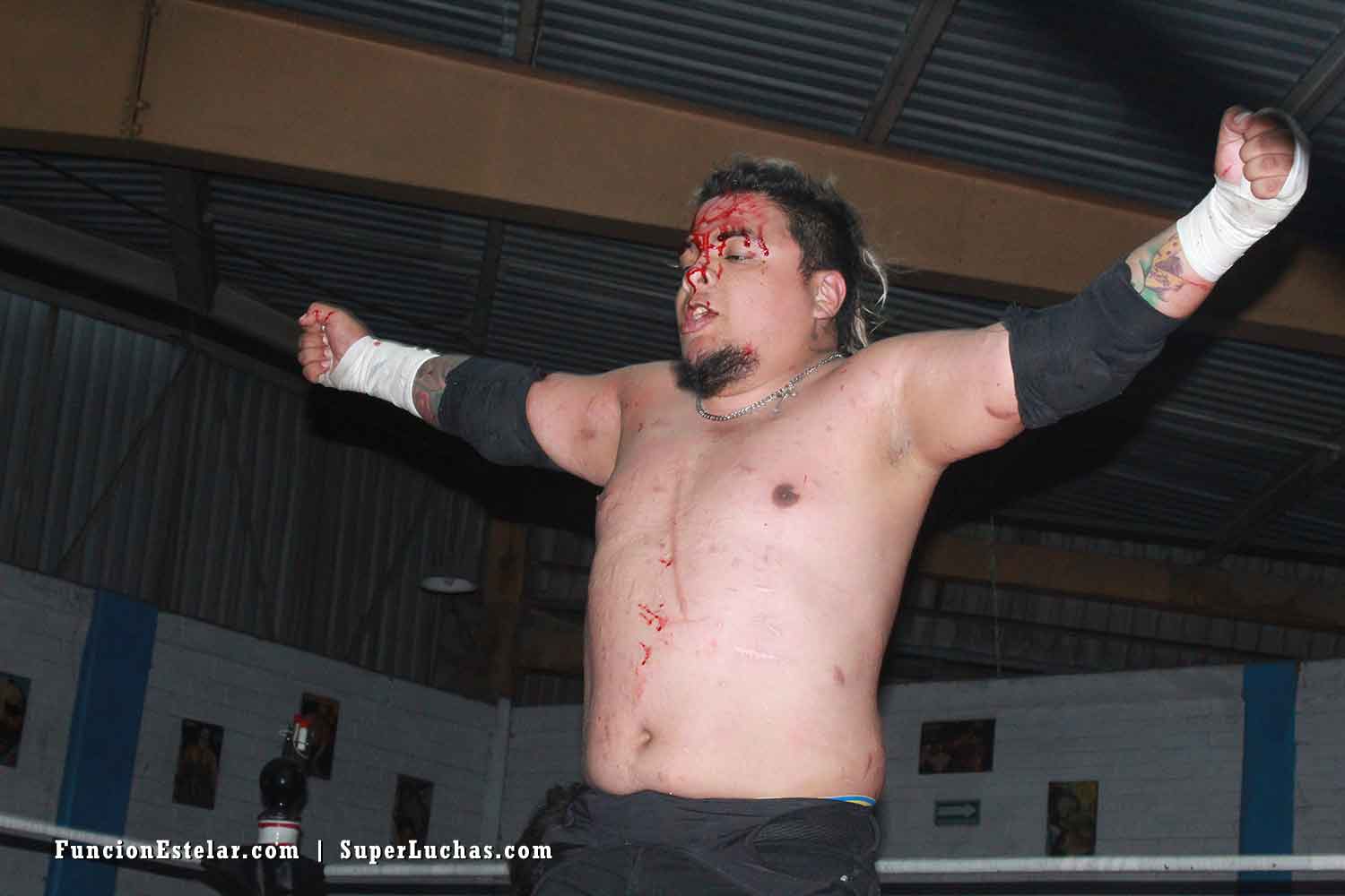 Lucha Libre Vanguardia: Cíclope vs. El Hombre Invisible 3 Tierra de Oportunidades: Cíclope vs El Hombre Invisible.