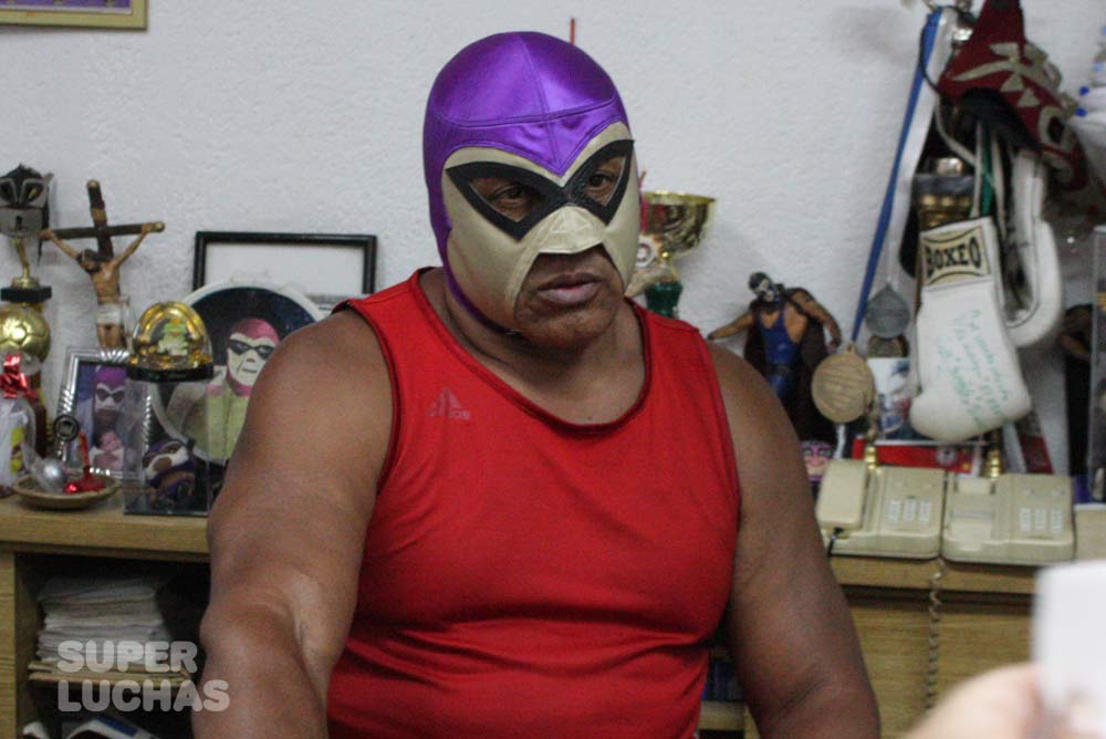 Entrevista con El Fantasma: Apoyo a los luchadores durante la epidemia 3 El Fantasma