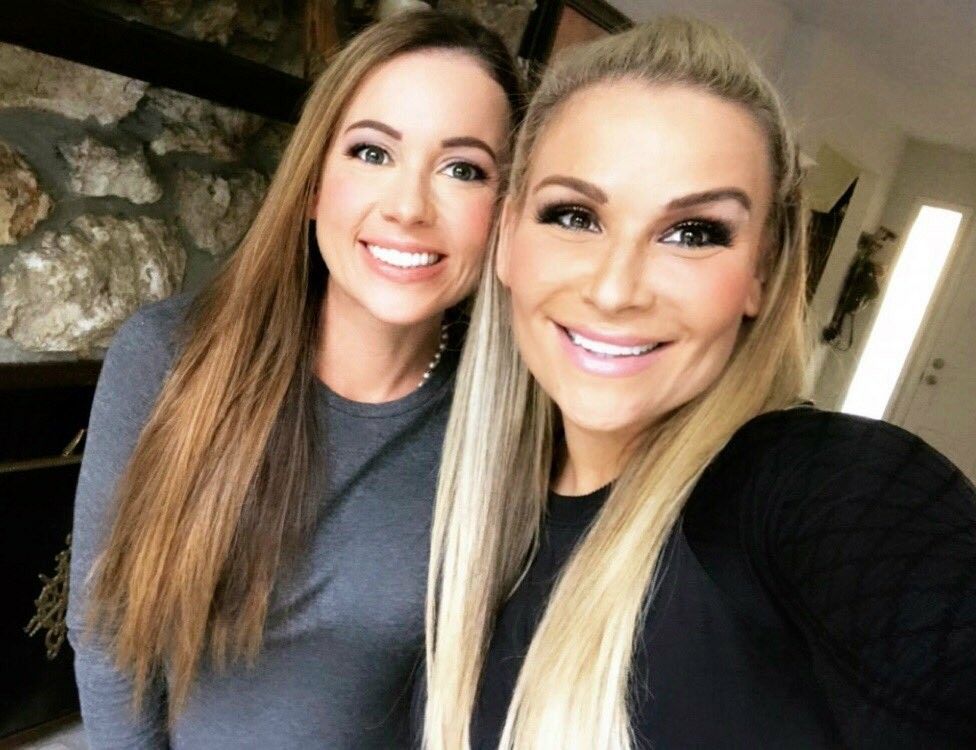 Jenni Neidhart y Natalya / Instagram.com/natbynature Natalya presenta a su hermana Jenni Neidhart
