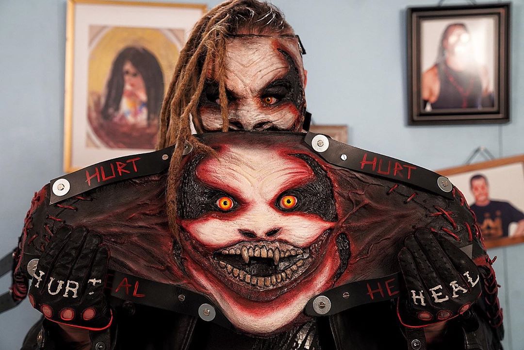 ¿Cuál es el precio de la réplica del Campeonato Universal de Bray Wyatt? 1 Réplica del campeonato Universal de Bray Wyatt