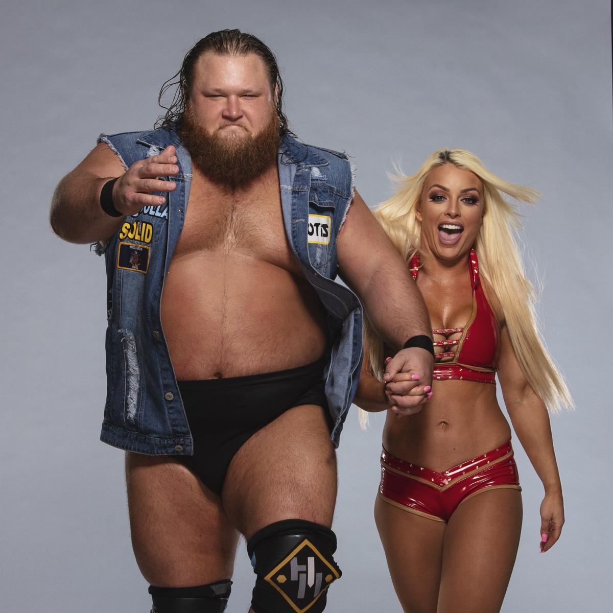 Otis y Mandy Rose