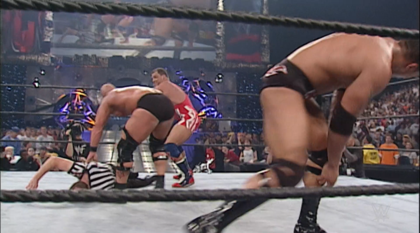 ¿Se cocina posible traición en Survivor Series? Reseñamos algunos antecedentes 6 Traición en Survivor Series 2001