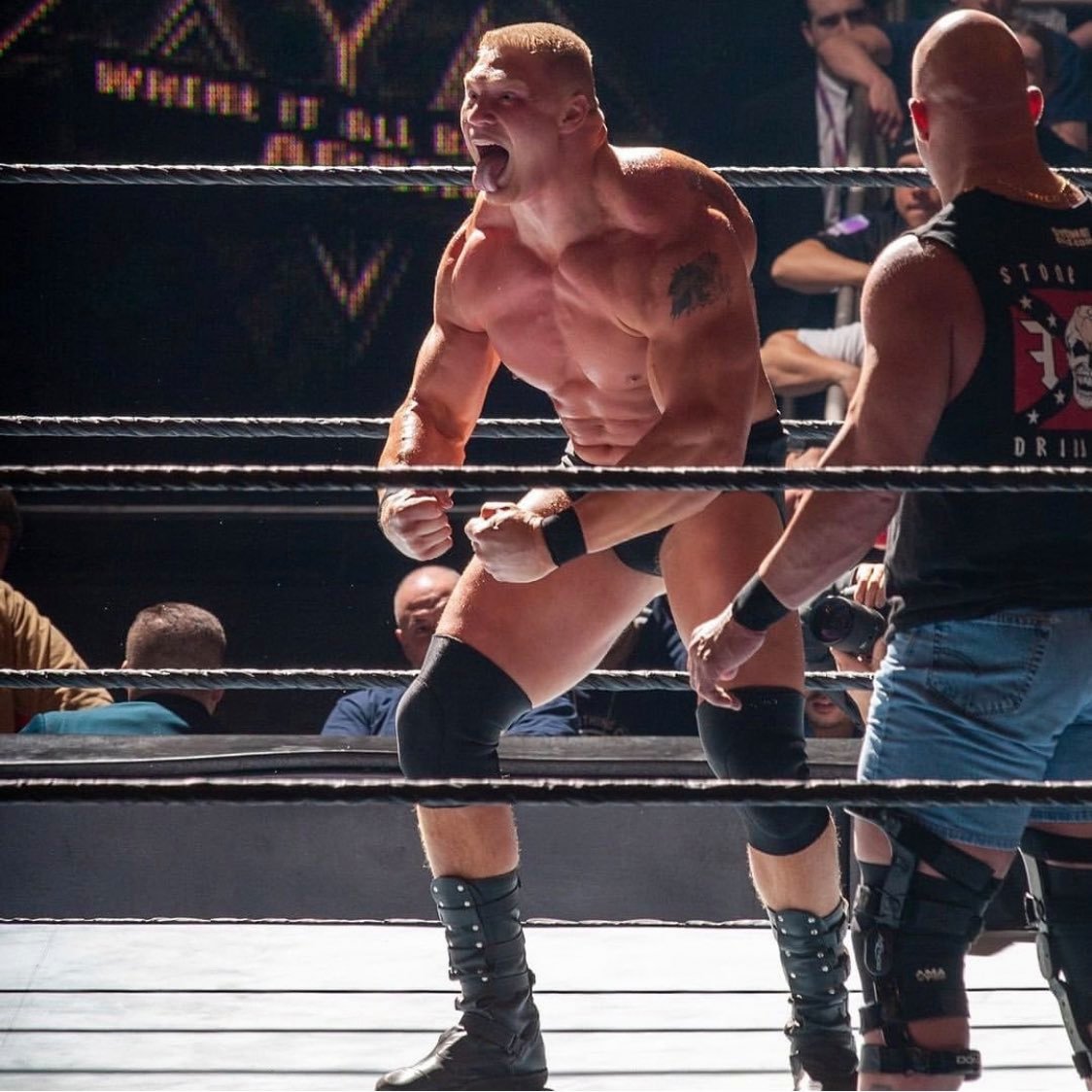 Brock Lesnar y "Stone Cold" Steve Austin en WWE WrestleMania 20 (14/03/2004) / WWE Vince McMahon se enamoró de Brock Lesnar