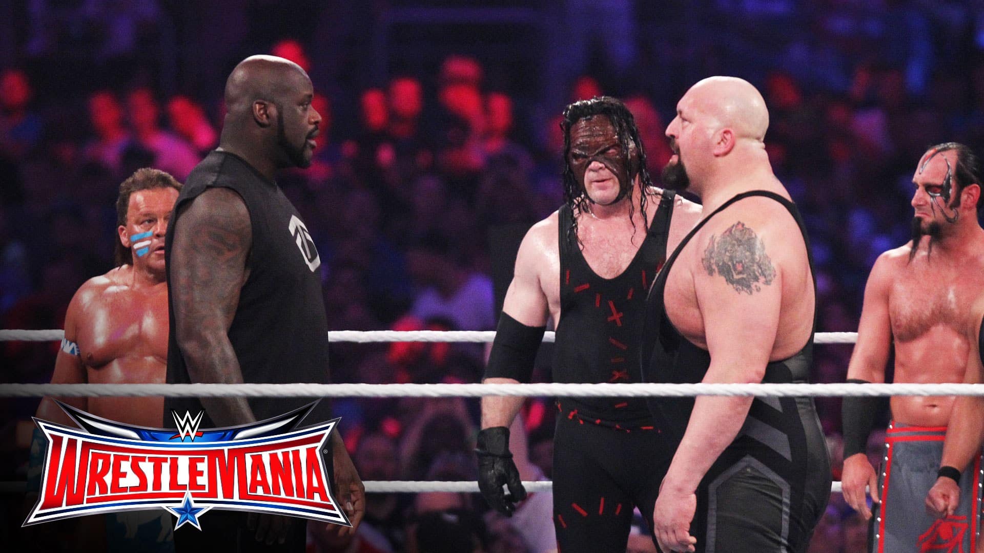 Kane junto a Shaquille O'Neal y Big Show en la Campal de WrestleMania 32 (03/04/2016) / WWE