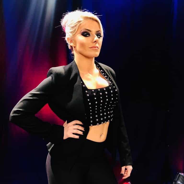 Alexa Bliss, ahora en house shows, sigue ejercitando su rol de mánager 4 Alexa Bliss, ahora en house shows, sigue ejercitando su rol de mánager 4